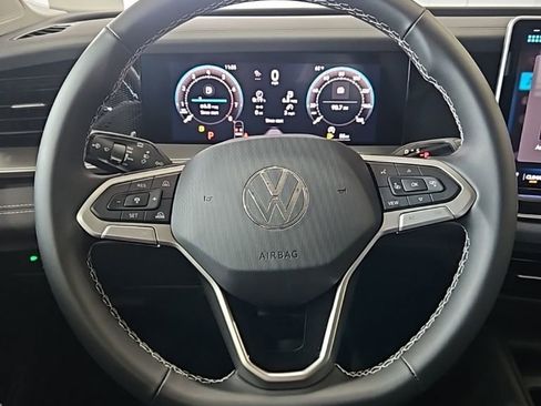 New 2026 Volkswagen Tiguan SE image 34