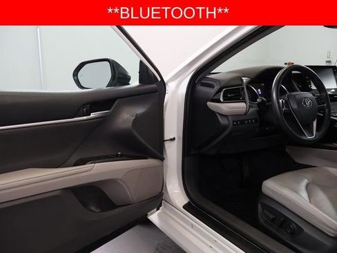 Used 2022 Toyota Camry XLE AWD/4WD image 9