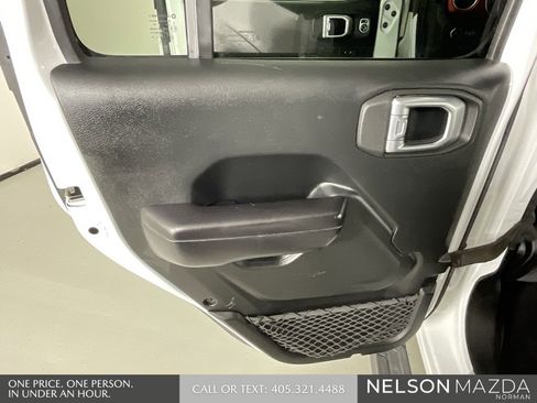 Used 2018 Jeep Wrangler Unlimited Rubicon w/ Dual Top Group image 19