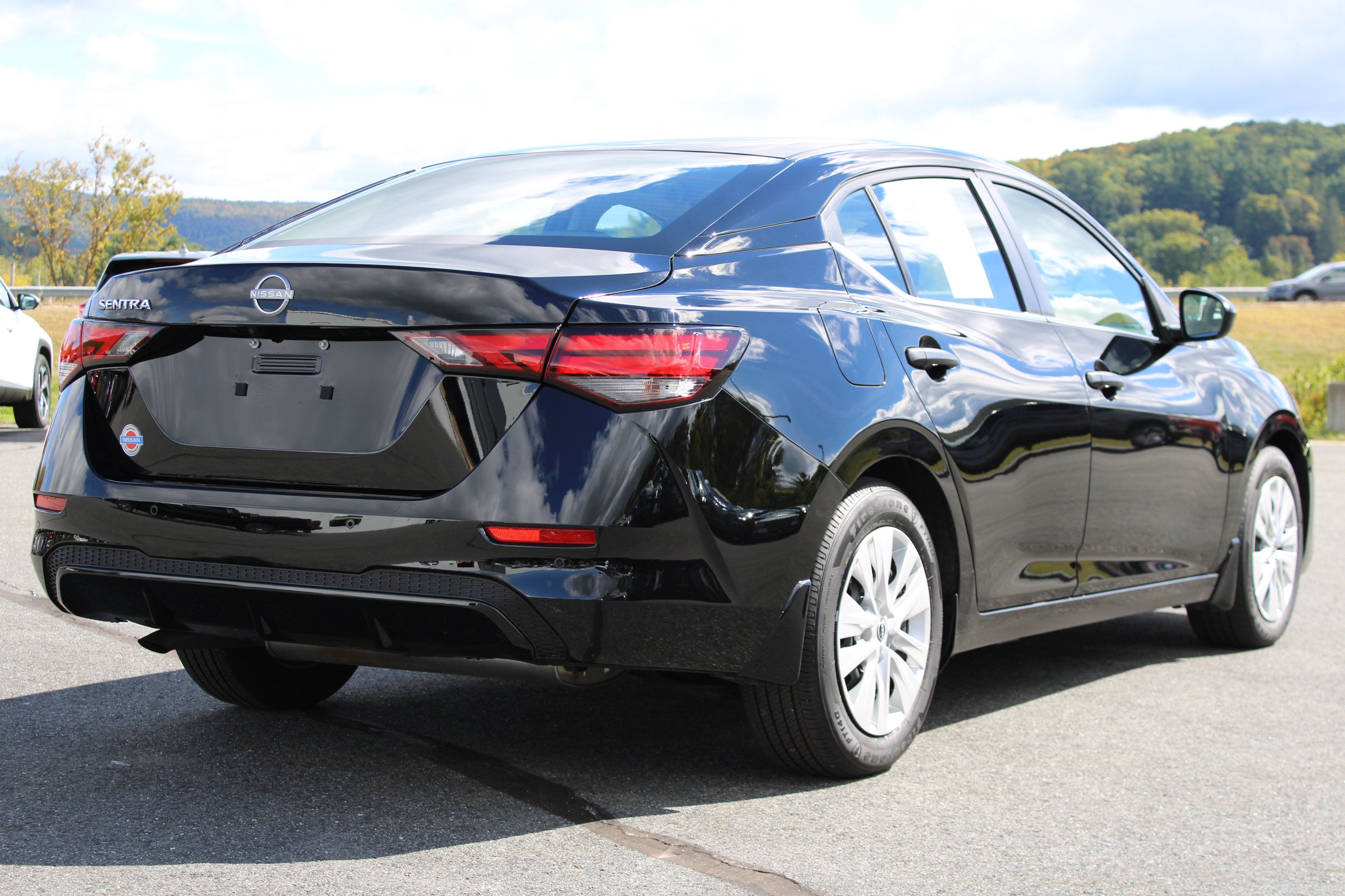 Used 2025 Nissan Sentra S FWD image 9