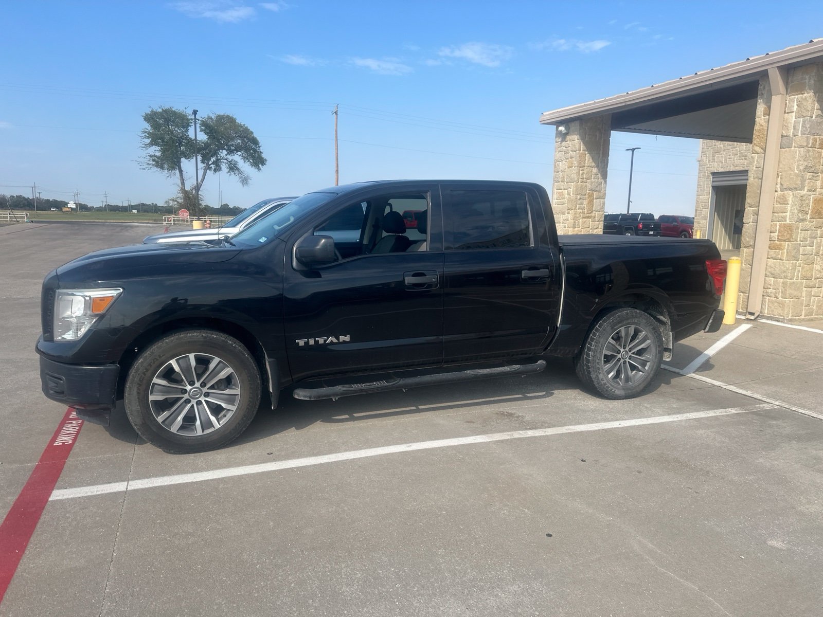 Used 2017 Nissan Titan S RWD image 2
