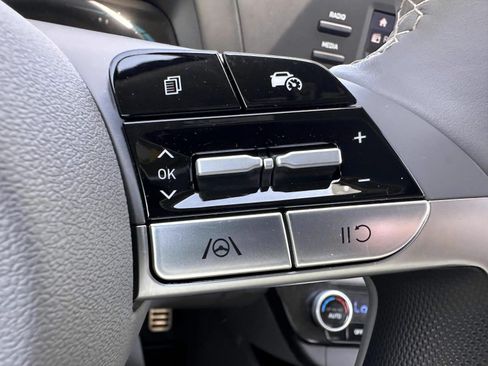 Used 2025 Hyundai Elantra Sport FWD image 17