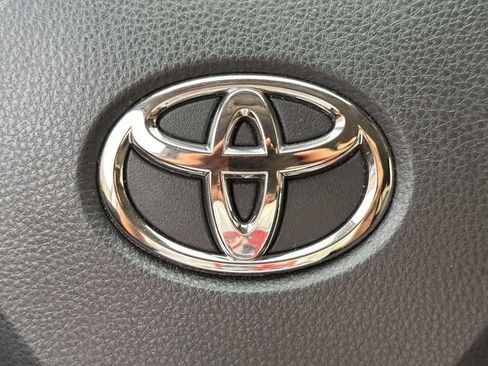 Used 2025 Toyota RAV4 XLE AWD/4WD image 29