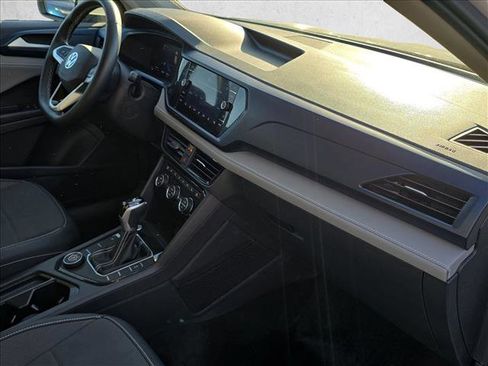 Used 2024 Volkswagen Taos SE image 23