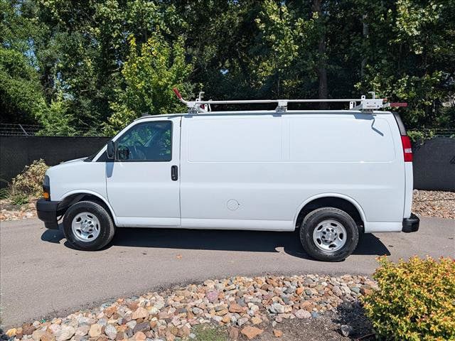 Used 2021 Chevrolet Express 3500 w/ Driver Convenience Package RWD image 2