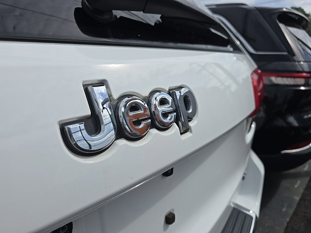 Certified 2017 Jeep Grand Cherokee Limited AWD/4WD image 14