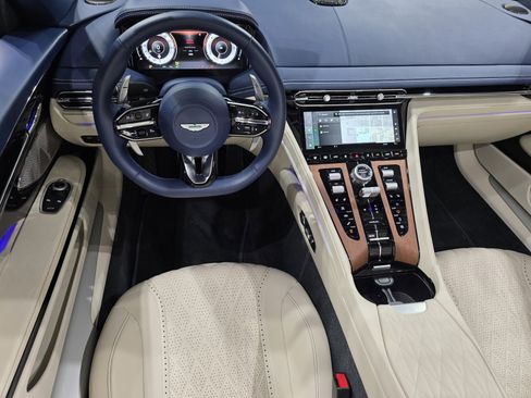 Used 2025 Aston Martin DB12 Convertible image 10
