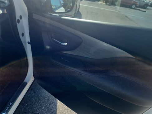 Used 2017 Nissan Murano Platinum w/ Platinum Technology Package FWD image 23