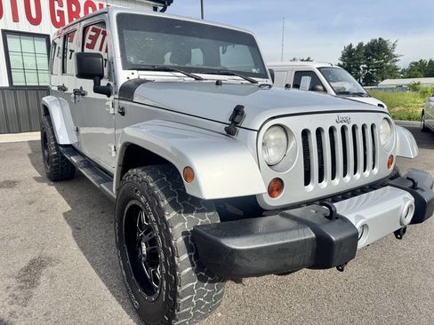 Used 2012 Jeep Wrangler Unlimited Sahara w/ Connectivity Group AWD/4WD image 4