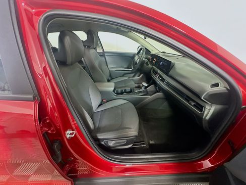 Used 2025 Kia K4 LXS image 32