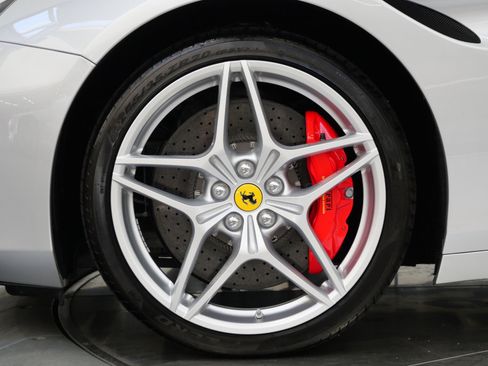 Used 2017 Ferrari California T RWD image 10