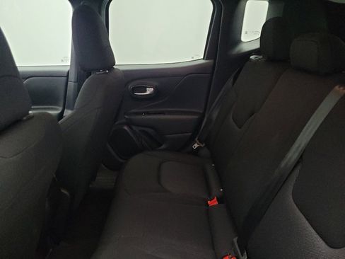 Used 2023 Jeep Renegade Latitude AWD/4WD image 18