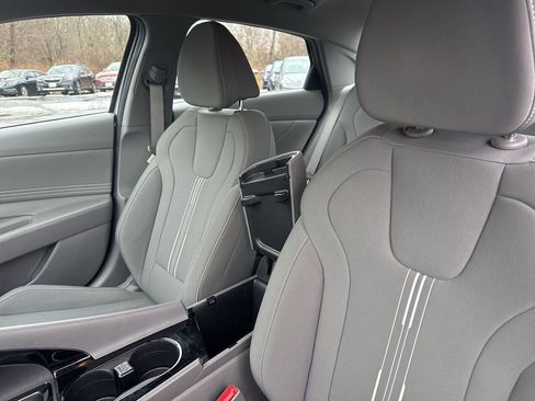 Used 2023 Hyundai Elantra SEL w/ Convenience Package image 18