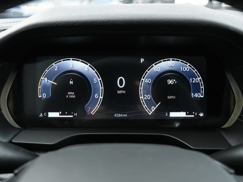 Used 2025 Jeep Grand Cherokee Altitude RWD image 21