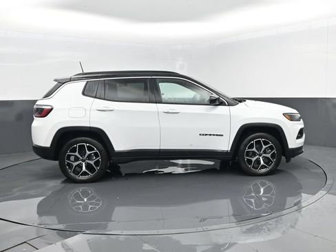 Used 2025 Jeep Compass Limited AWD/4WD image 4