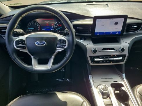 Certified 2023 Ford Explorer XLT w/ Equipment Group 202A RWD image 4