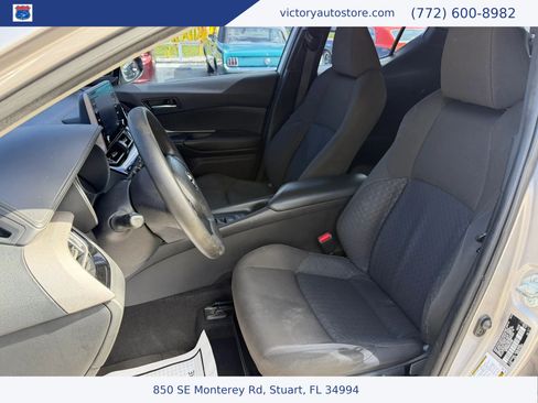 Used 2020 Toyota C-HR LE FWD image 4