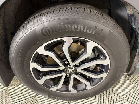 Used 2024 Toyota Corolla Cross SE image 12