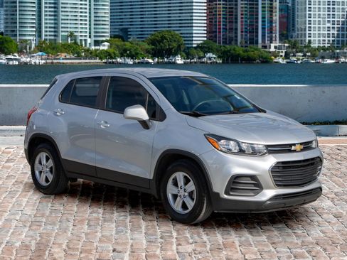 Used 2020 Chevrolet Trax LS image 3