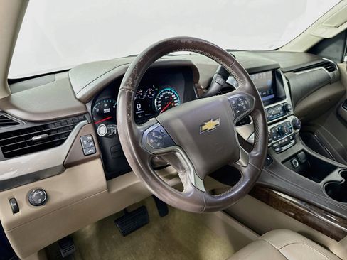 Used 2017 Chevrolet Suburban LT RWD image 9