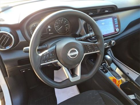 Used 2024 Nissan Kicks SV image 11