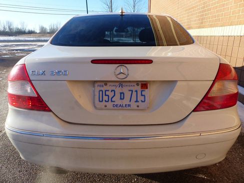 Used 2009 Mercedes-Benz CLK 350 Coupe image 8