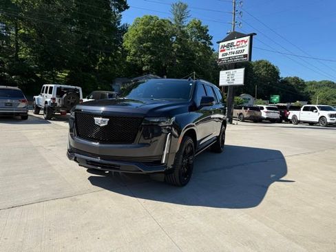 Used 2023 Cadillac Escalade Sport w/ LPO, ONYX Package AWD/4WD image 12
