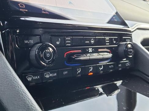 New 2025 Jeep Grand Cherokee L Limited w/ Black Appearance Package image 11