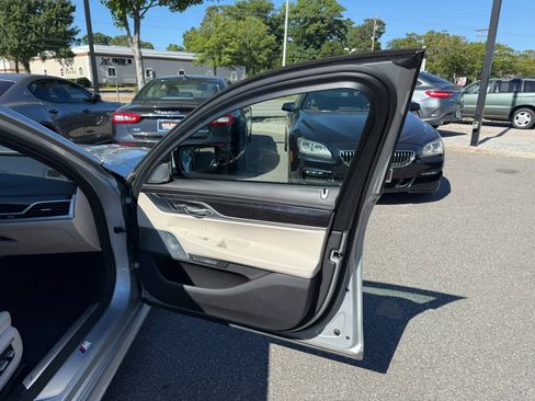 Used 2017 BMW 740i xDrive AWD/4WD image 25