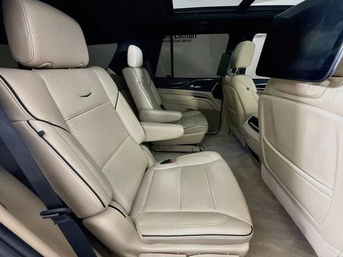 Used 2024 Cadillac Escalade Premium Luxury AWD/4WD image 32