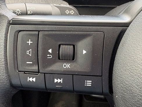 Used 2025 Nissan Kicks SV AWD/4WD image 19