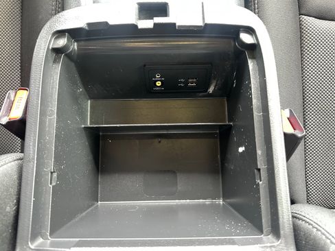 Used 2020 Nissan Pathfinder S image 22