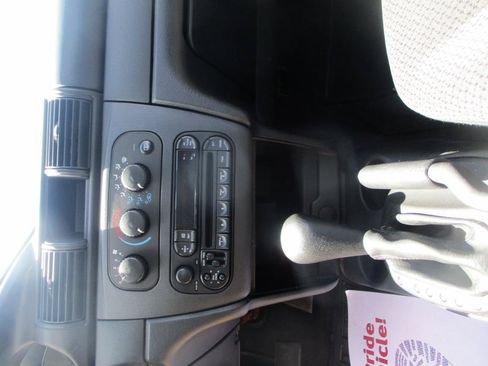 Used 2004 Dodge Stratus SXT w/ Sun & Fun Group FWD image 11