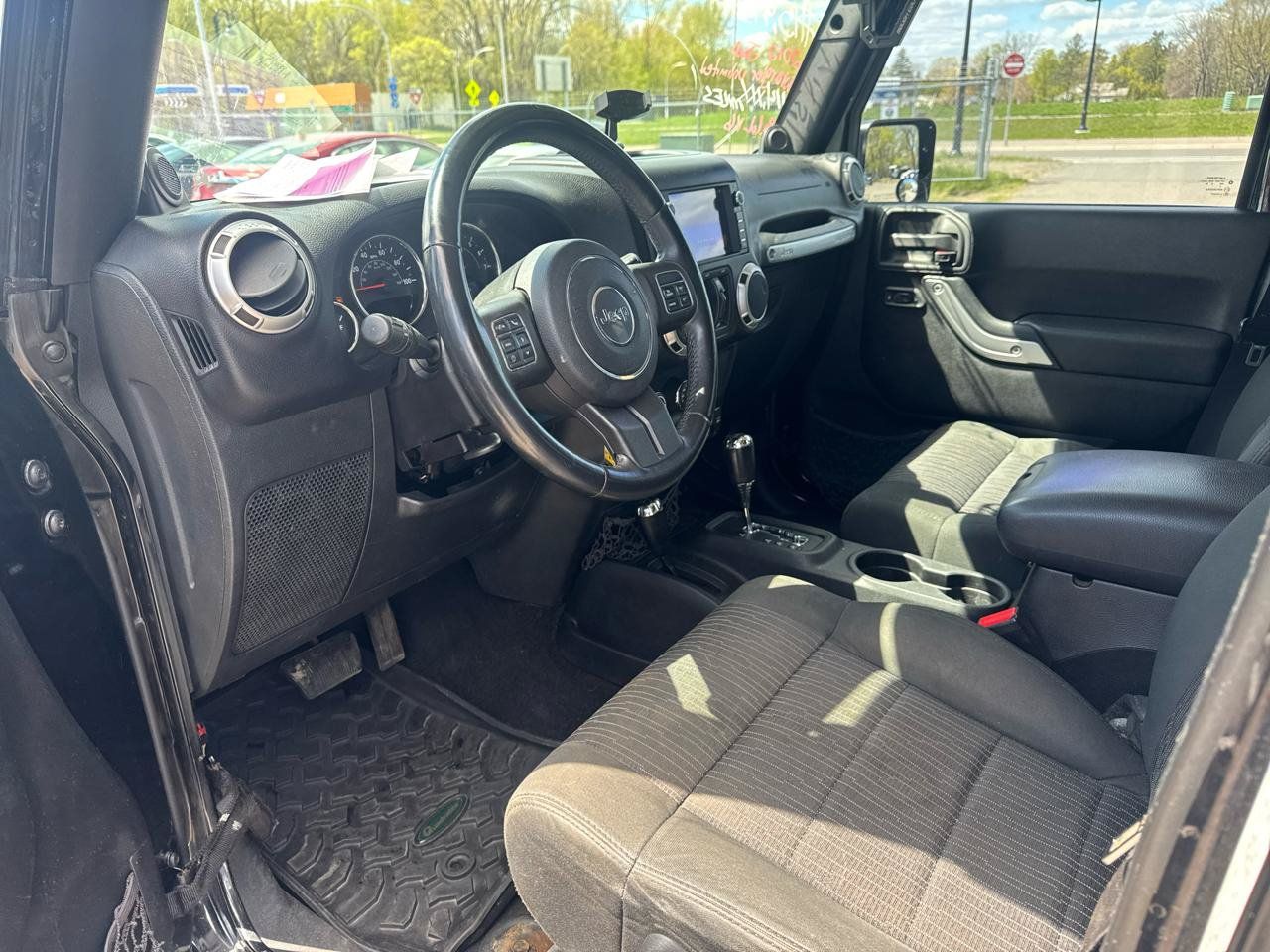 Used 2012 Jeep Wrangler Unlimited Sahara w/ Connectivity Group AWD/4WD image 9