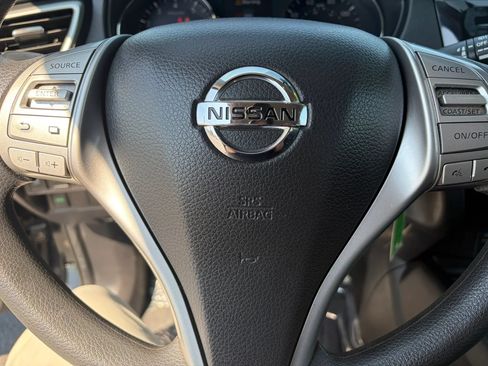 Used 2016 Nissan Rogue S FWD image 13