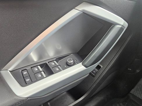 Used 2020 Audi Q3 2.0T Premium image 39