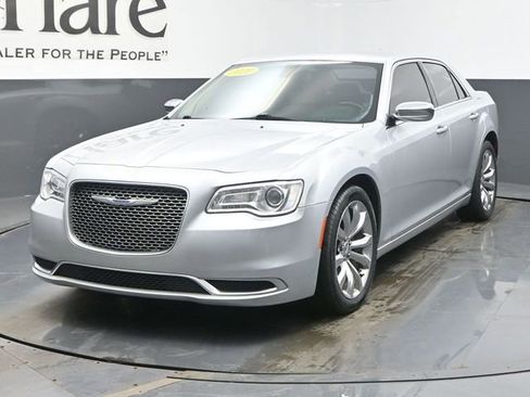 Used 2020 Chrysler 300 Touring L w/ Quick Order Package 2EF image 7
