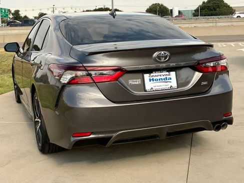 Used 2021 Toyota Camry SE w/ Convenience Package FWD image 5