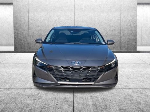 Used 2023 Hyundai Elantra SEL w/ Convenience Package FWD image 2