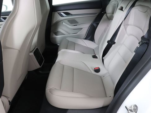 Used 2025 Porsche Taycan image 23