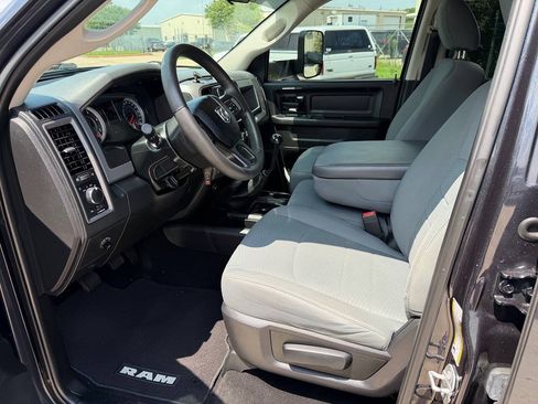 Used 2018 RAM 2500 Tradesman w/ Chrome Appearance Group AWD/4WD image 25