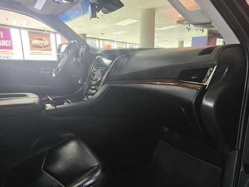 Used 2017 Cadillac Escalade ESV Premium Luxury image 14