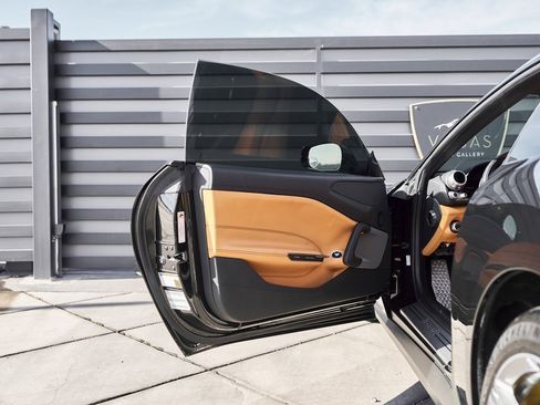 Used 2018 Ferrari GTC4Lusso image 30