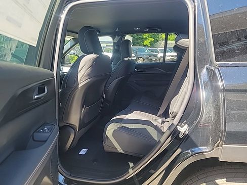 New 2026 Jeep Grand Cherokee Laredo AWD/4WD image 6