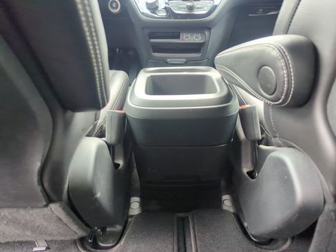 Used 2025 Chrysler Pacifica Select FWD image 22