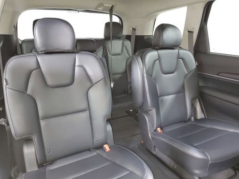 Used 2025 Kia Telluride S image 12