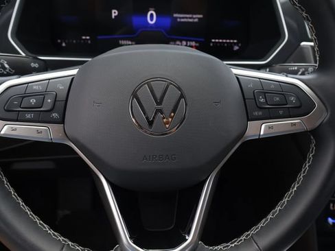 Certified 2024 Volkswagen Tiguan SE FWD image 21