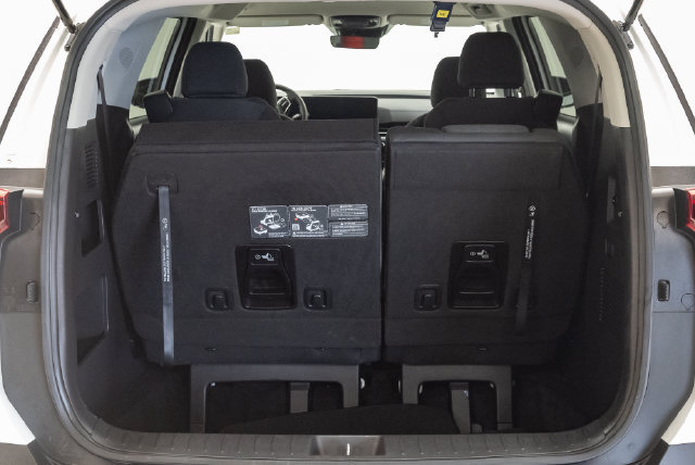 Used 2025 Kia Carnival LX FWD image 35