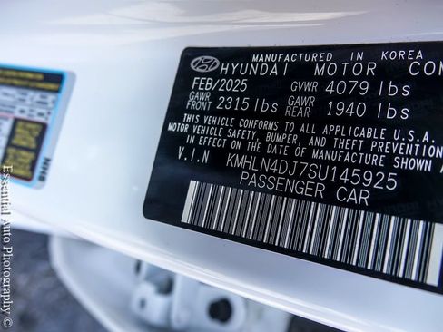 Used 2025 Hyundai Elantra Limited FWD image 31