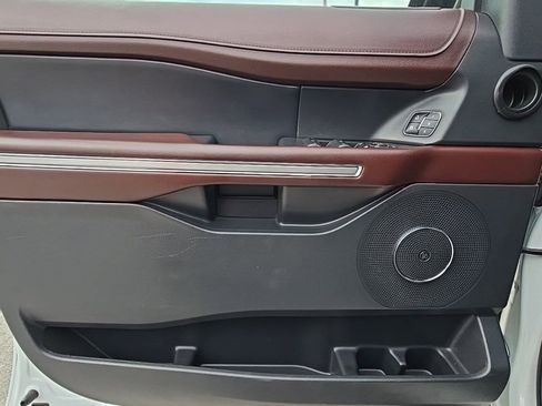 Used 2023 Ford Expedition Limited image 10